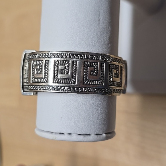 {Golden} Silver Color Greek Designs Women's Cuff Bangle Watch - Picture 3 of 8